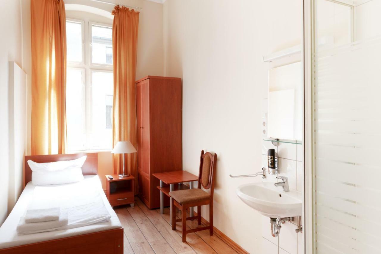 Economy Single Room shower